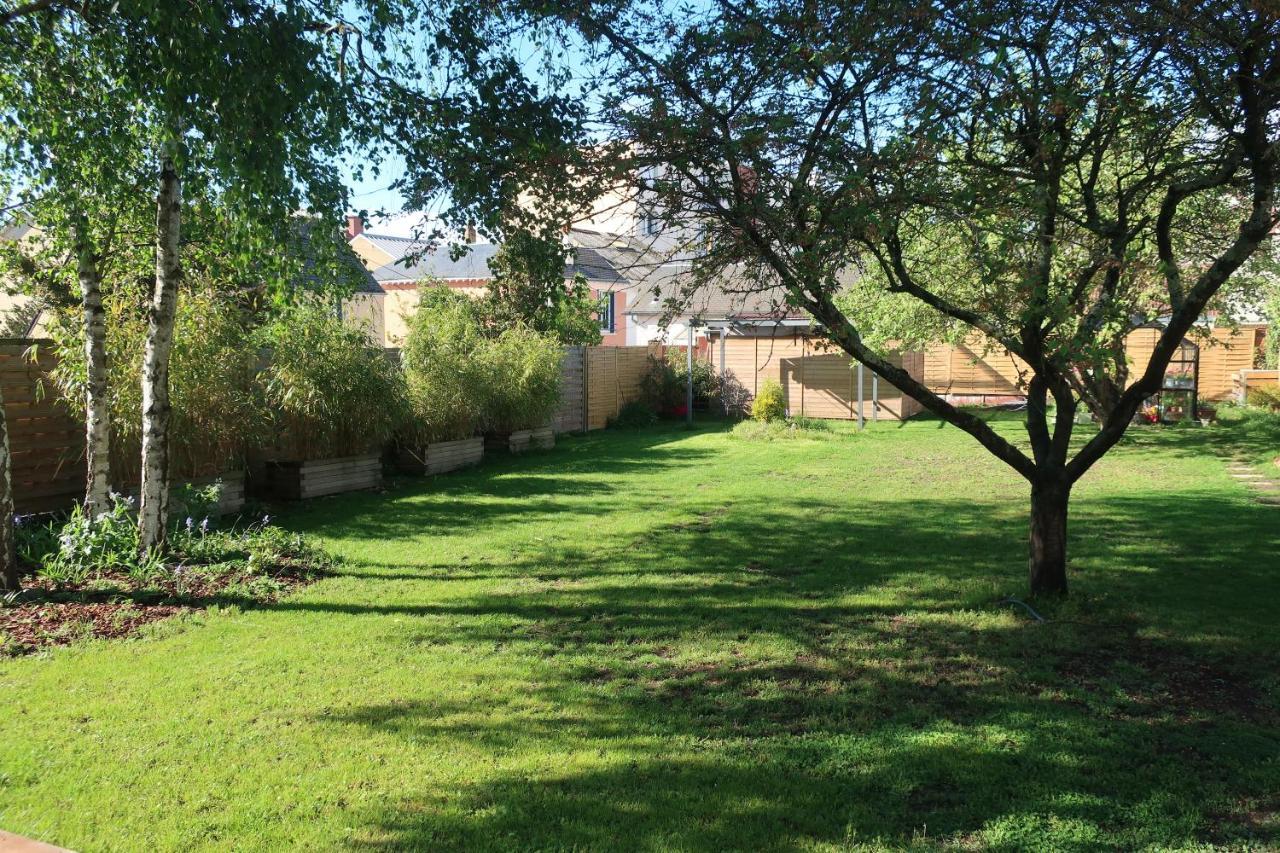 Au Jardin De L'Eventail Bed & Breakfast Le Mans Exterior photo